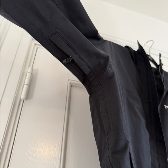 Women's Minimalist Jacket - Picture 8 of 9